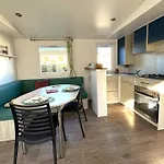 Sud Aveyron Dans Le Rougier Parque de Campismo